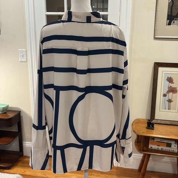 CHICME Women’s Blue & White Geometric Pattern Women's Button Down. Size 2XL - Picture 5 of 11